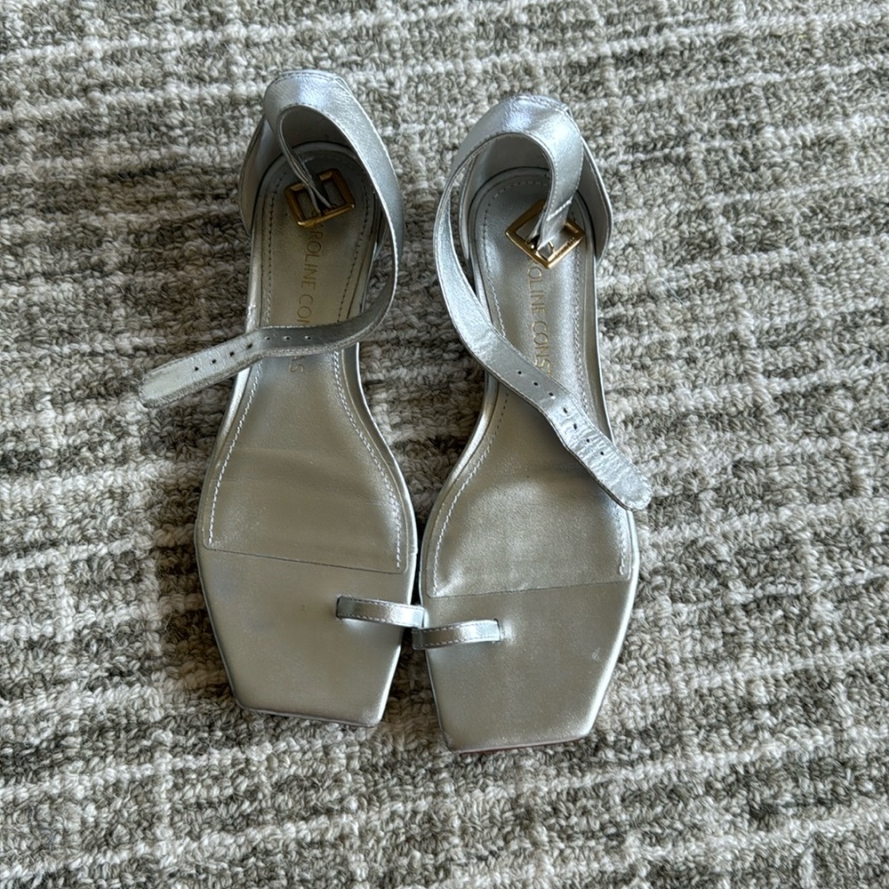 Super Cute Unique Toe Loop Sandal - image 1